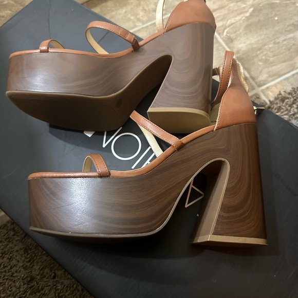 Jessica Simpson Brown Platform Heels - Picture 2 of 3